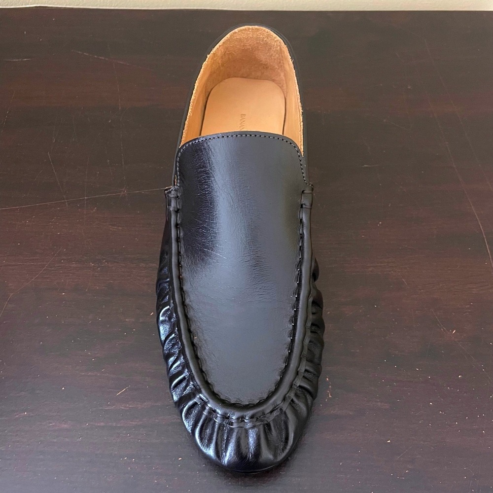 Banana Republic Womens Black Leather Ruched Moc Toe Loafers Size 9 - Picture 4 of 9